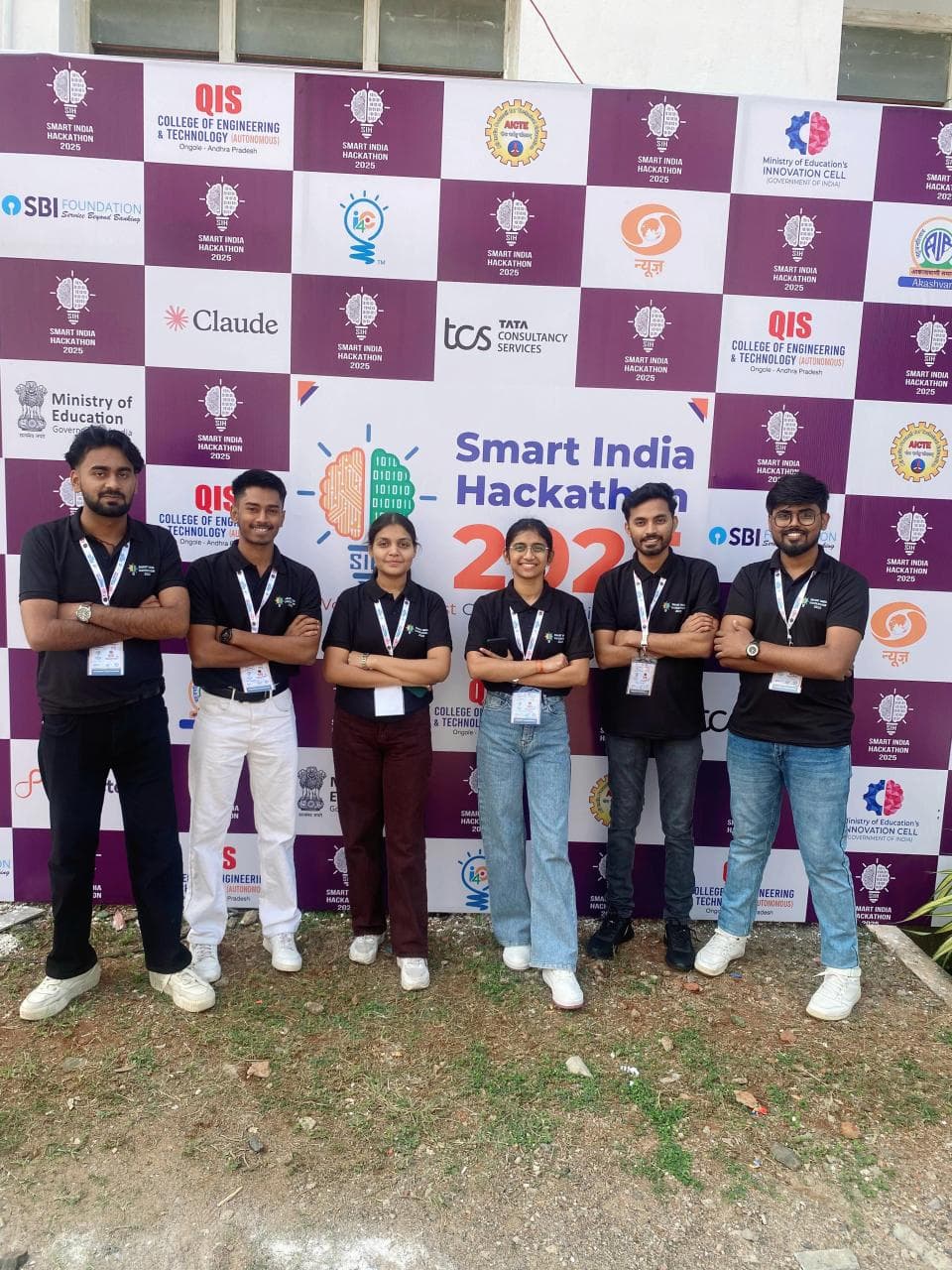 Himanshi's team at the Smart India Hackathon 2025 grand finale
